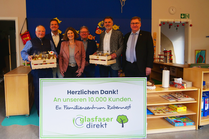 Spenden&shy;übergabe von Glasfaser Direkt